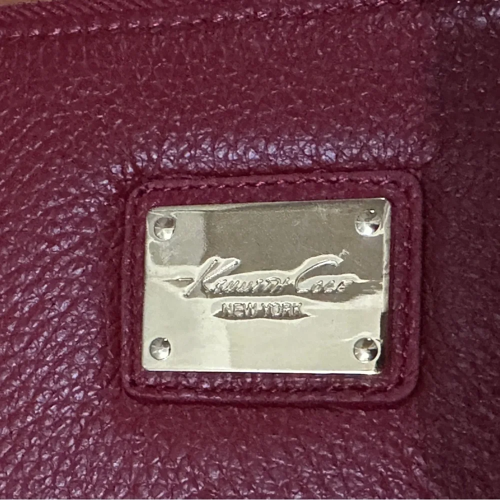 259 Kenneth Cole New York |NWOT Burgundy Pebbled Leather Zip Wristlet Wallet